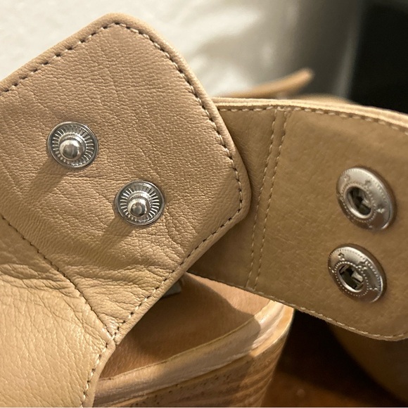 Steve Madden Sandals Tan Open Toed Size 8 - Picture 5 of 5